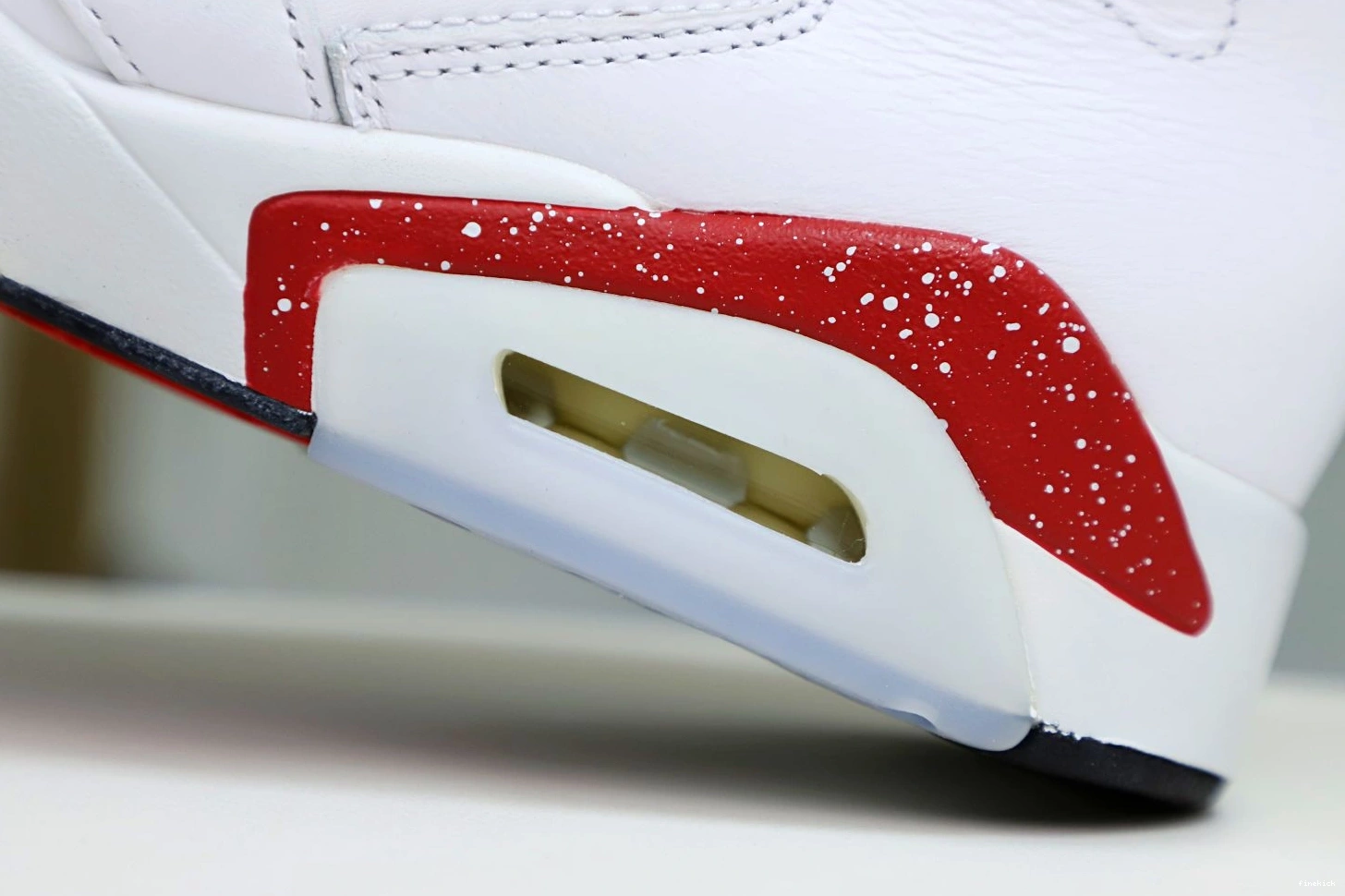 RED AIR JORDAN 6 OREO 0730